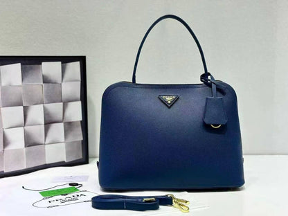 PRADA 
HIGH QUALITY 
120 dhs✅

Zain295
♥️♥️♥️
