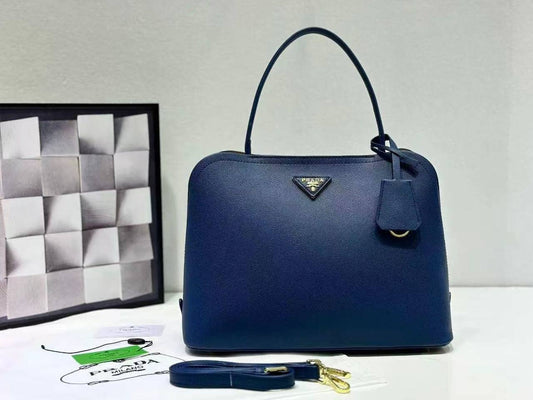 PRADA 
HIGH QUALITY 
120 dhs✅

Zain295
♥️♥️♥️