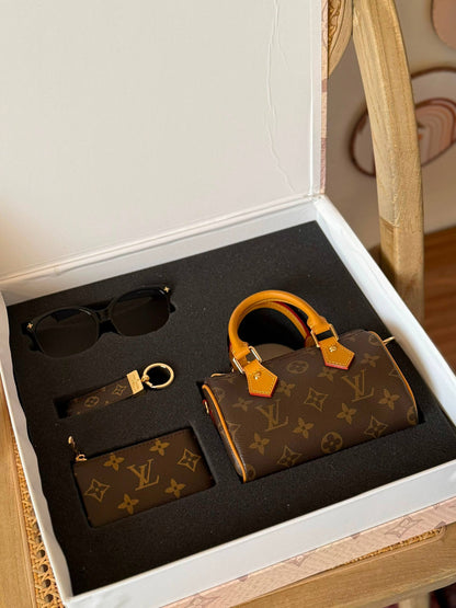 LV
17cm
430 dhs🇦🇪🇦🇪

FULL SET(GIFT BOX)
MASTER QUALITY
With box🎁

Zain167
♥️♥️♥️