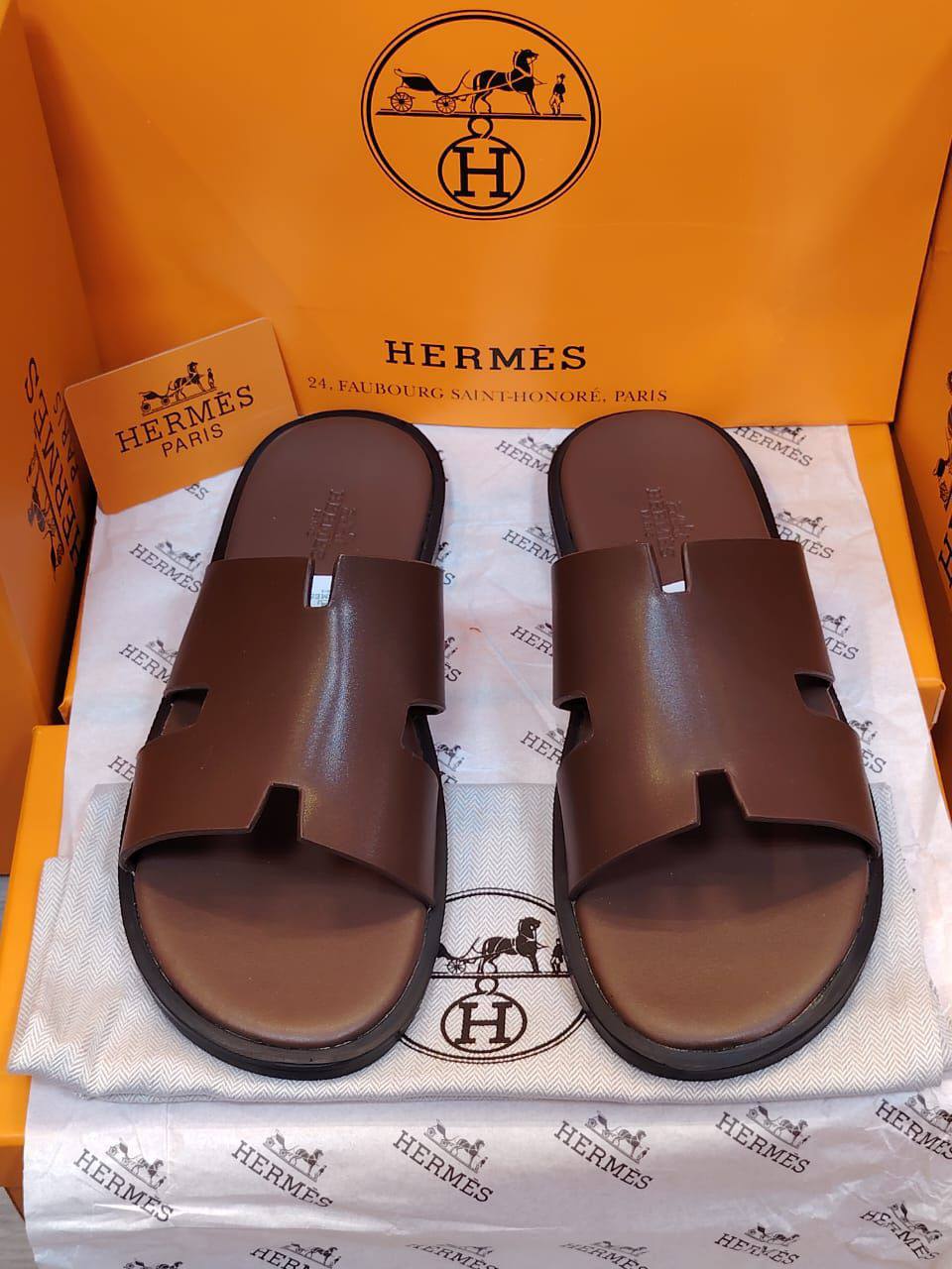 Hermes Slipper For Men, 
Size 40 To 45
105 dhs🪙🌨️

Zain120
♥️♥️♥️