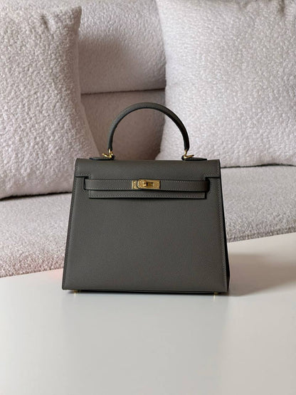 Hermes
kelly 25cm💥Master quality ✅with box📦
380 dhs✅

Zain51
♥️♥️♥️