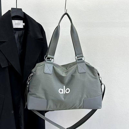 🥇 ALO  Fitness bag
Good quality 
Size : 45 * 16 * 30 cm
65 dhs💓

Zain115
♥️♥️♥️