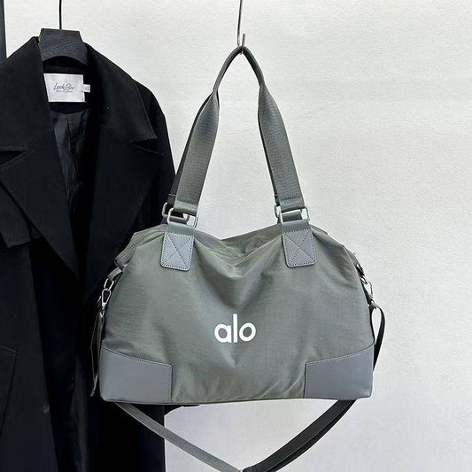 🥇 ALO  Fitness bag
Good quality 
Size : 45 * 16 * 30 cm
65 dhs💓

Zain115
♥️♥️♥️