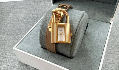 Aigner
Ladies watches
65 dhs🪙

Zain45
♥️♥️♥️