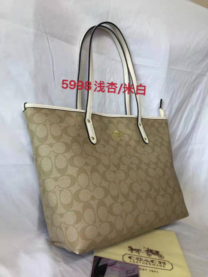Coach
85 dhs❣️ 
high quality  41cm

Zain26
♥️♥️♥️