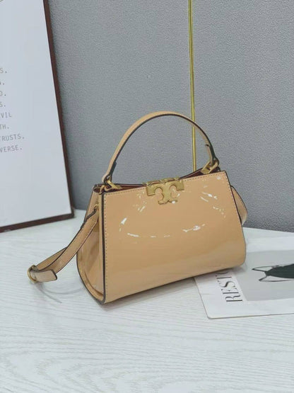 Tory Burch

High quality
With box 
🎁🎁🎁

90 dhs✅

Zain50
♥️♥️♥️