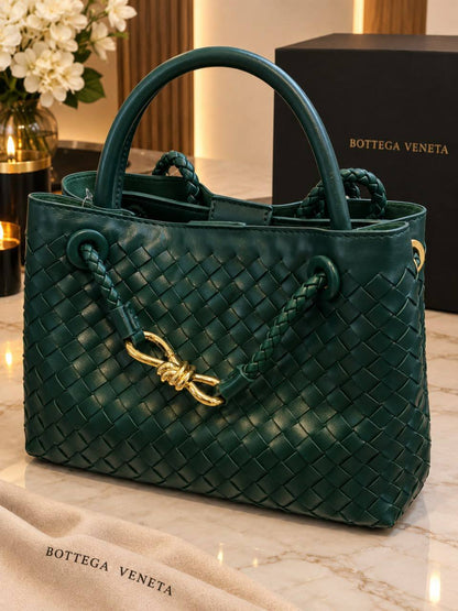 Bottega
New arrival

26cm
without box
100 dhs🇦🇪🇦🇪

Zain118
♥️♥️♥️