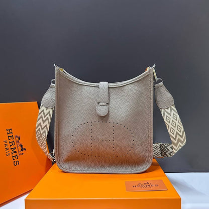 Hermes

25*24*12  cm

With box
🎁🎁🎁

80 dhs✅

Zain17
♥️♥️♥️