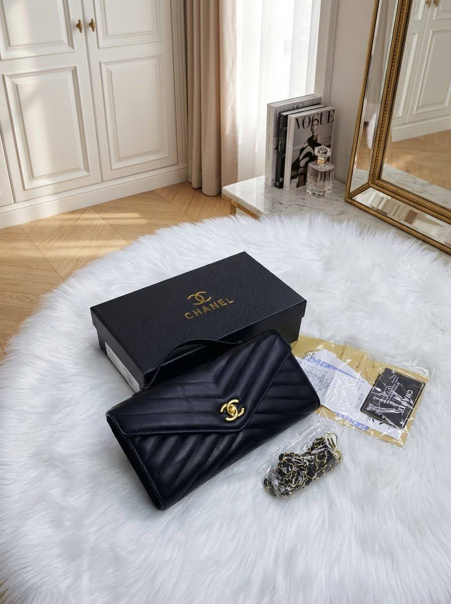 Chanel 
26cmx13cmx3cm

90 dhs with box

Zain72
♥️♥️♥️