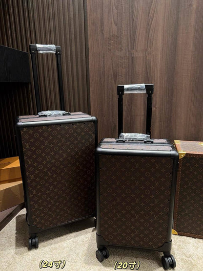 Louis Vuitton❤️
Size   20/24surname
price   900 dhs🪙🖤/1050 dhs🪙🖤
Super Master quality

Zain04
♥️♥️♥️