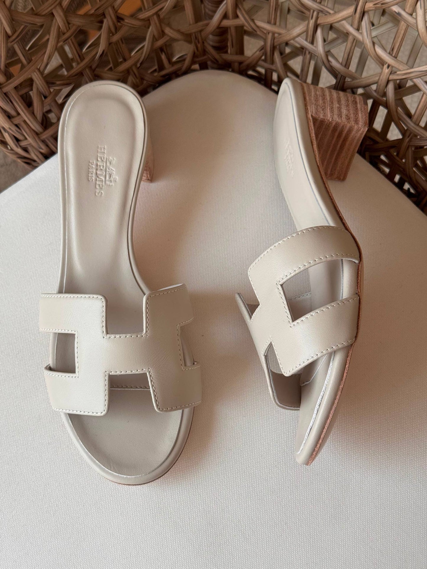 HERMES  
✨ Collection
👠 36–41
💎 Premium Quality
🔥 Super Master
450 dhs✅

Zain198
♥️♥️♥️