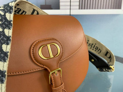 DIOR MASTER QUALITY SPECIAL OFFER WITH BOX 
190 dhs🇦🇪🇦🇪
……(leather)

Zain295
♥️♥️♥️