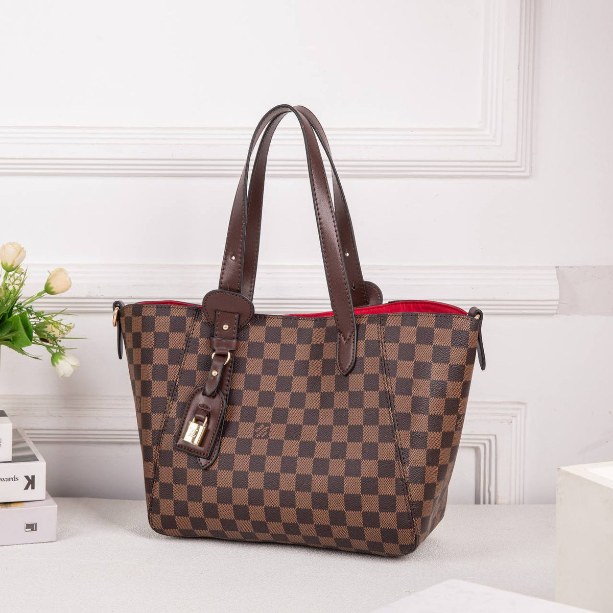 LV

Best quality 
with box

120 dhs🇦🇪🇦🇪

size 40CM

Zain290
♥️♥️♥️