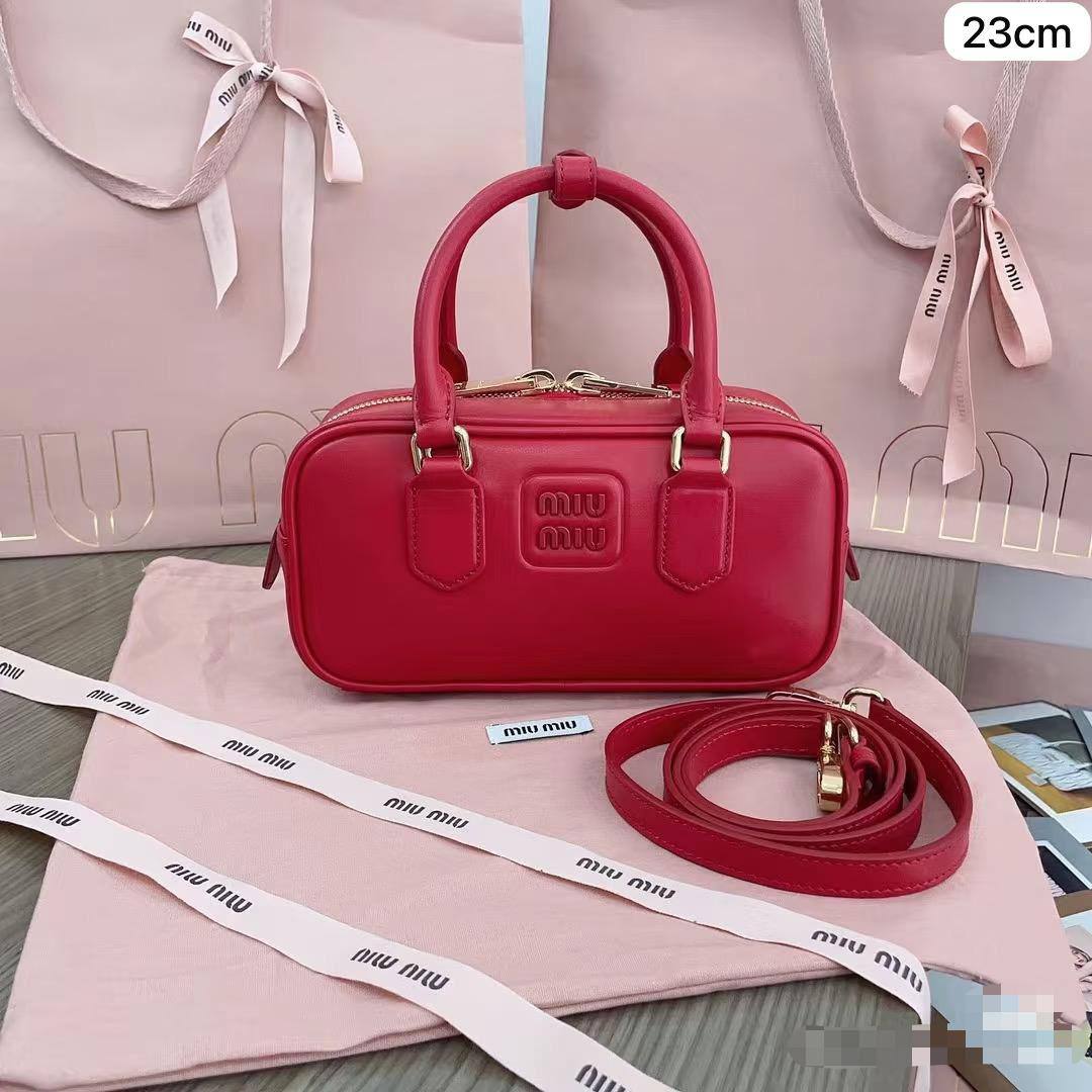 🌷 Miumiu
1⃣️ First quality +🎁
Size : 23 * 8 * 11 cm
85 dhs✅
with box🎁

Zain115
♥️♥️♥️