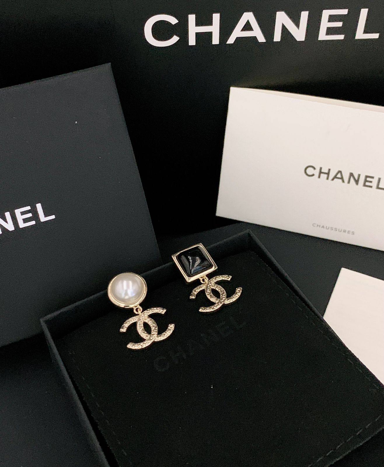 CHANEL
55 dhs❣️
         _With_
          *Box* 📦✅
🎁🎁🎁

Zain89
♥️♥️♥️