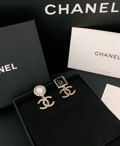 CHANEL
55 dhs❣️
         _With_
          *Box* 📦✅
🎁🎁🎁

Zain89
♥️♥️♥️