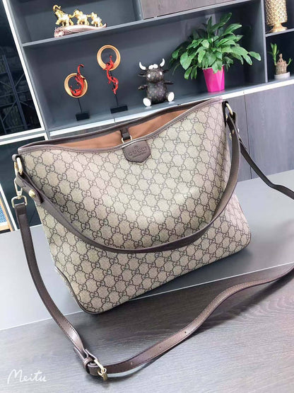 Gucci
110 dhs✅
Size:38*28 

Zain07
♥️♥️♥️