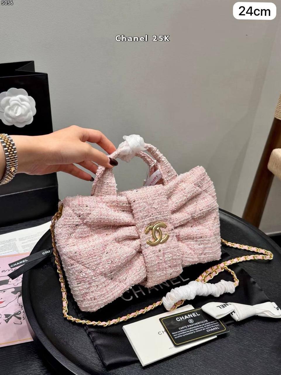 🎀 Chanel 25K
1️⃣ First quality +box🎁 
Size : 24 *15 cm
110 dhs✅
with box 🎁

Zain115
♥️♥️♥️