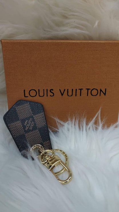 LV key holders & bags charm accessories
All sizes price 
55 dhs✅

Zain88
♥️♥️♥️