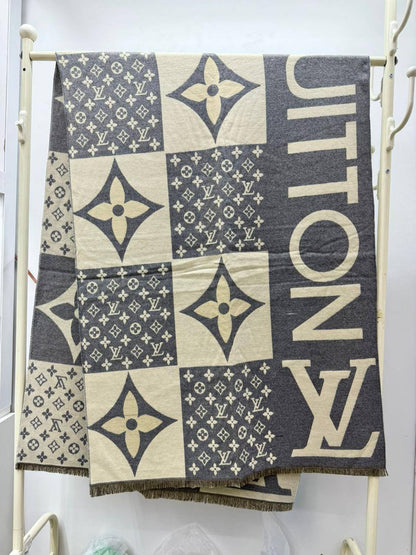 Brand Shawl / Scarf 
Good quality
Size:  180 * 68 cm
45 dhs🪙💕

Zain115
♥️♥️♥️