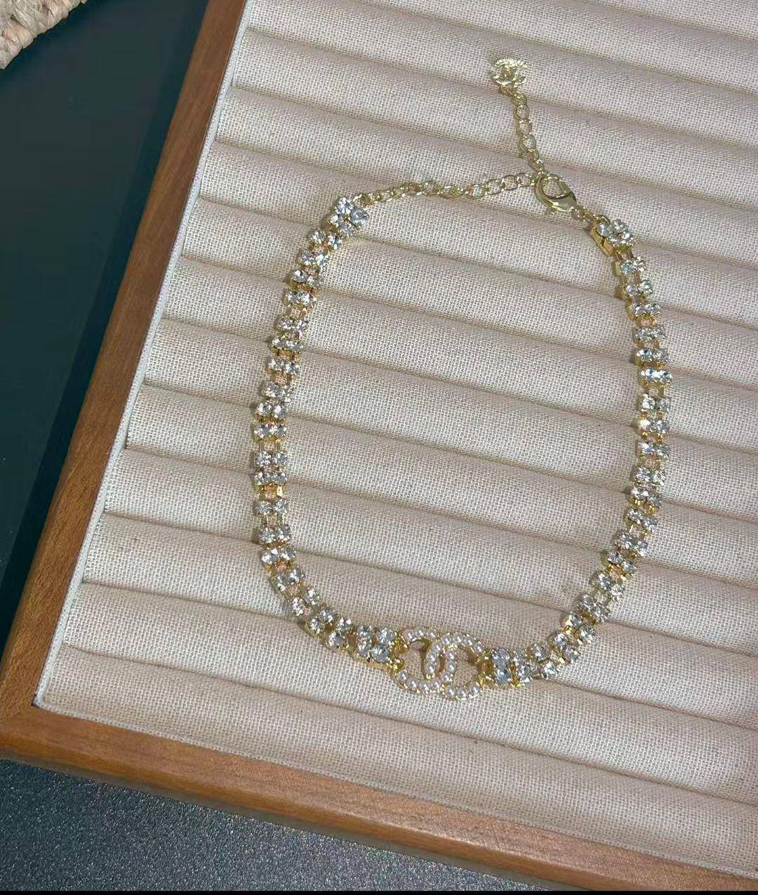 Necklace❤️‍🔥*
good quality 💯
With normal boxes 📦 
And paper bag 🛍️
35 dhs❣️

Zain216
♥️♥️♥️