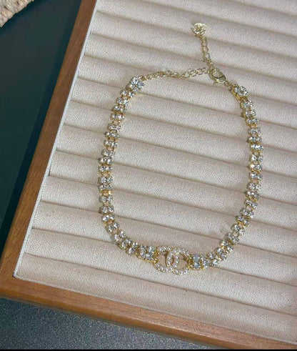 Necklace❤️‍🔥*
good quality 💯
With normal boxes 📦 
And paper bag 🛍️
35 dhs❣️

Zain216
♥️♥️♥️