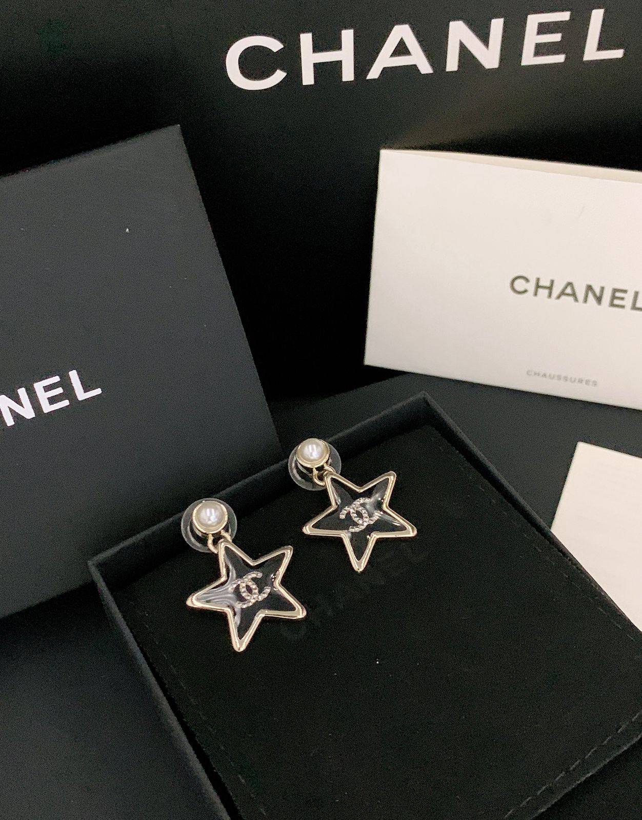 CHANEL

65 dhs❣️
         _With_
          *Box* 📦✅

Zain89
♥️♥️♥️