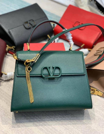VALENTINO 
100 dhs🪙🌨️

with box
🎁🎁🎁

Zain90
♥️♥️♥️