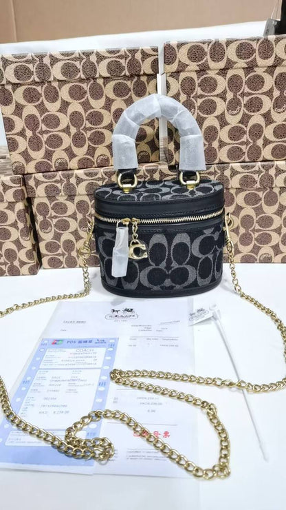 Coach

withbox 🎁🎁🎁

95 dhs🌺

Zain143