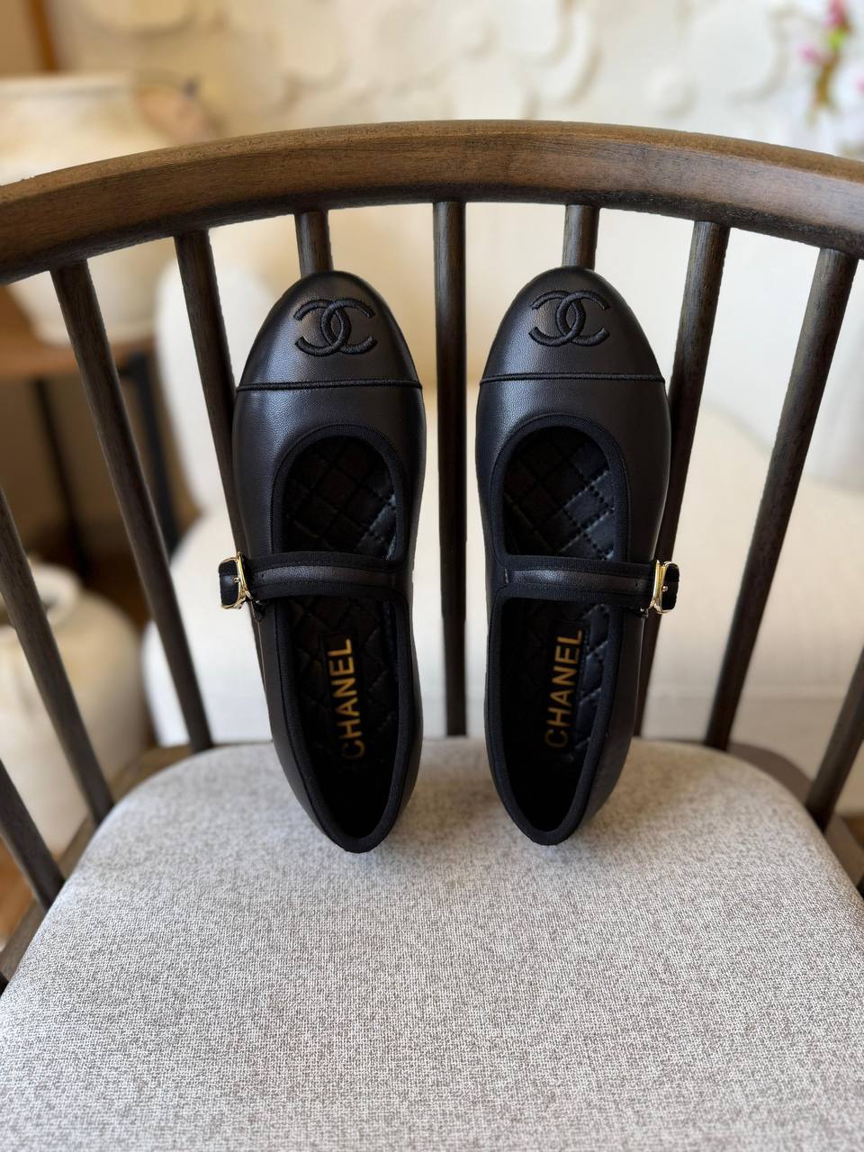 Chanel
𝑨𝑨𝑨 𝑸𝒖𝒂𝒍𝒊𝒕𝒚
𝑺𝒊𝒛𝒆 𝟑6 𝒕𝒐 𝟒2 
450 dhs✅

Zain81
♥️♥️♥️