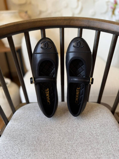 Chanel
𝑨𝑨𝑨 𝑸𝒖𝒂𝒍𝒊𝒕𝒚
𝑺𝒊𝒛𝒆 𝟑6 𝒕𝒐 𝟒2 
450 dhs✅

Zain81
♥️♥️♥️