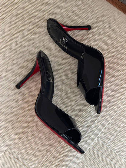 CHRISTIAN LABUTAN 
QUALITY:SUPER MASTER 😍💥
SIZE:36 TO 42🥰

490 dhs✅

Zain319
♥️♥️♥️