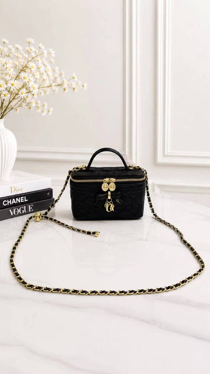 DIOR

best quality 
with box
110 dhs🇦🇪🇦🇪

Zain290
♥️♥️♥️