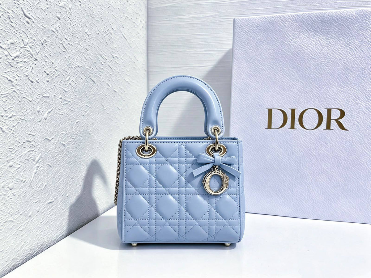 DIOR 

NEW CAME 

HIGH QUALITY 
WITH BOX 

125 dhs🇦🇪🇦🇪

Zain39
♥️♥️♥️