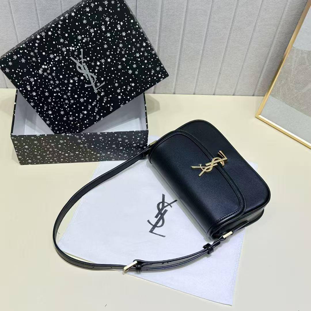 YSL
95 dhs💓

With box
🎁🎁🎁

Size25cm

Zain06
♥️♥️♥️