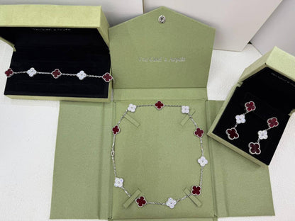 VCA SET❤️‍🔥*
Necklace 🍁
Earring💥
Bracelet 🐦‍🔥
Master quality 💯
With normal boxes 📦 
250 dhs🪙🌨️
With master box 🗃️ 
300 dhs🪙🌨️

Zain216
♥️♥️♥️