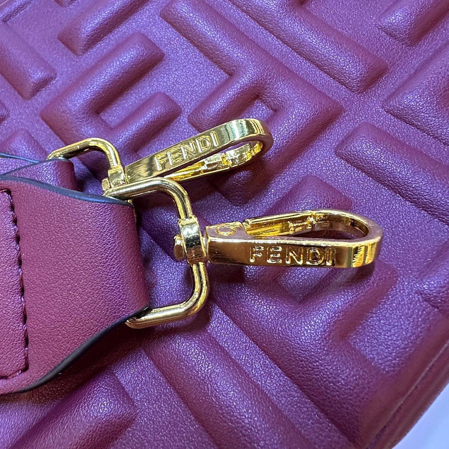 FENDI 
NEW CAME GOOD QUALITY 
WITH BOX 
🎁🎁🎁

105 dhs❣️
SIZE: 26cm

Zain39
♥️♥️♥️