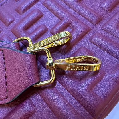 FENDI 
NEW CAME GOOD QUALITY 
WITH BOX 
🎁🎁🎁

105 dhs❣️
SIZE: 26cm

Zain39
♥️♥️♥️