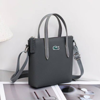 LACOST BAG
GOOD QUALITY
40 dhs✅

Zain40
♥️♥️♥️