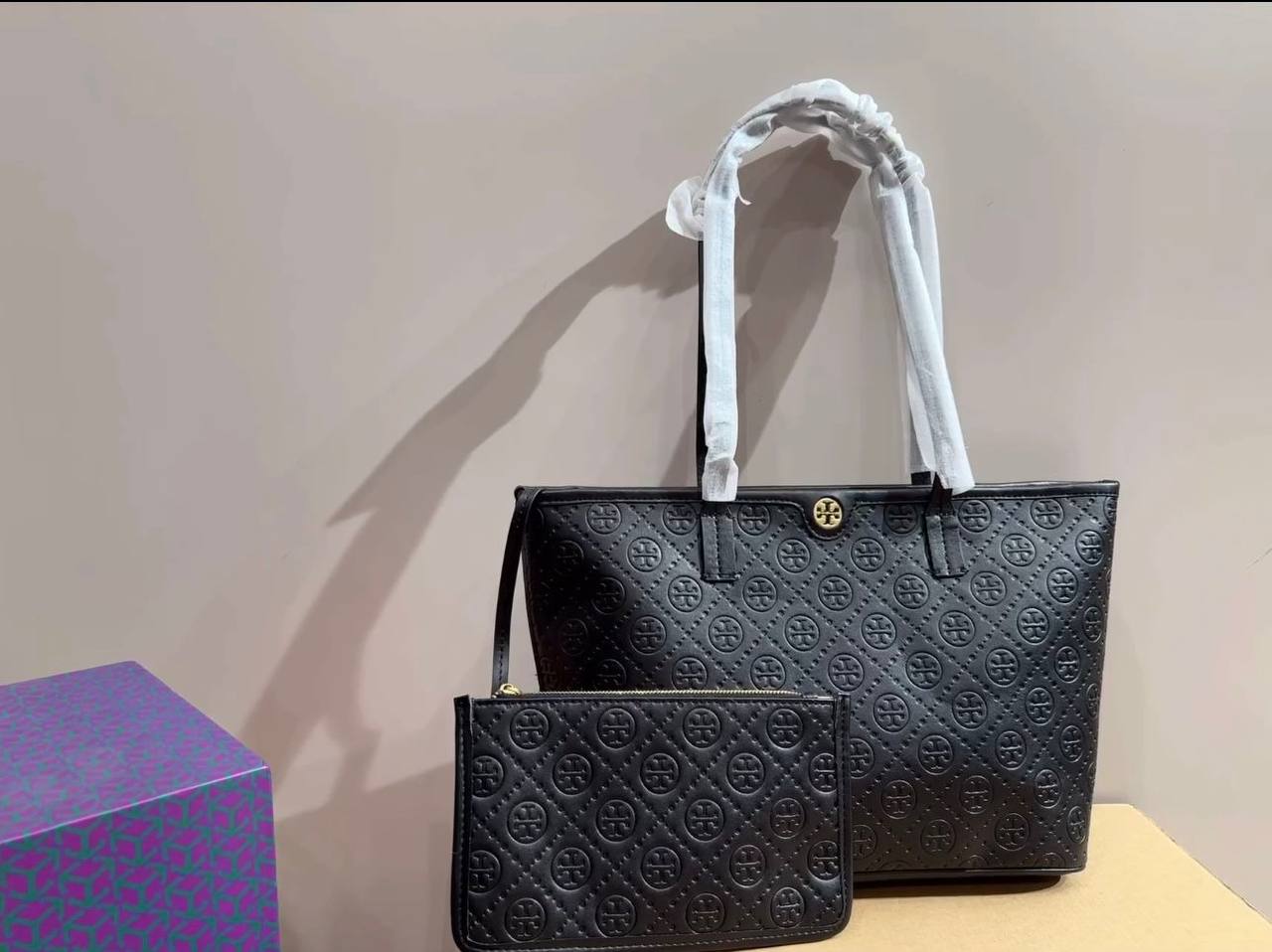 Tory Burch
Size:45×17×30 
100 dhs🪙🖤

Zain114
♥️♥️♥️