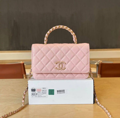 Chanel
100 dhs✅
size：22cm
good-quality 

with box🎁🎁🎁

Zain35
Zain26
♥️♥️♥️