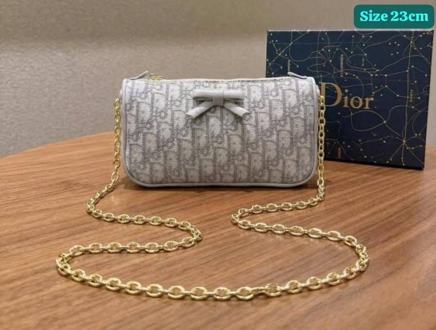 Dior
Best quality

With box’s
🎁🎁🎁

120 dhs💓
size 25cm

Zain158
♥️♥️♥️