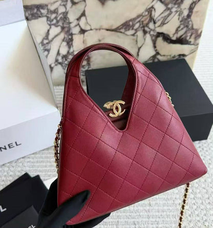 CHANEL 

COPY ONE 

NEW CAME 
WITH BOX 

150 dhs🇦🇪🇦🇪

Zain39
♥️♥️♥️
