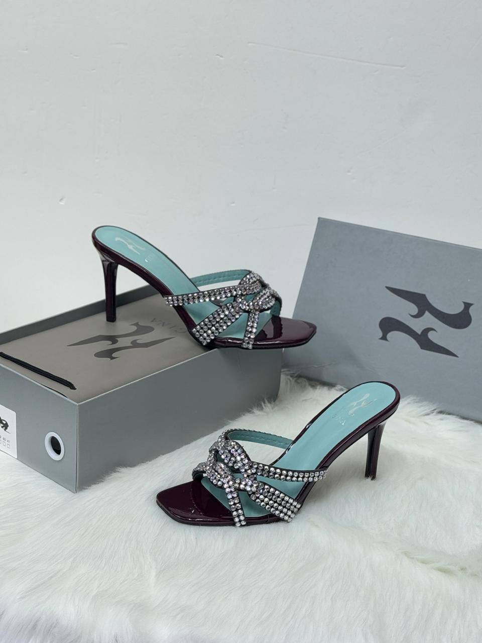GINA 
size 36 to 41
100 dhs🇦🇪

Zain21
♥️♥️♥️