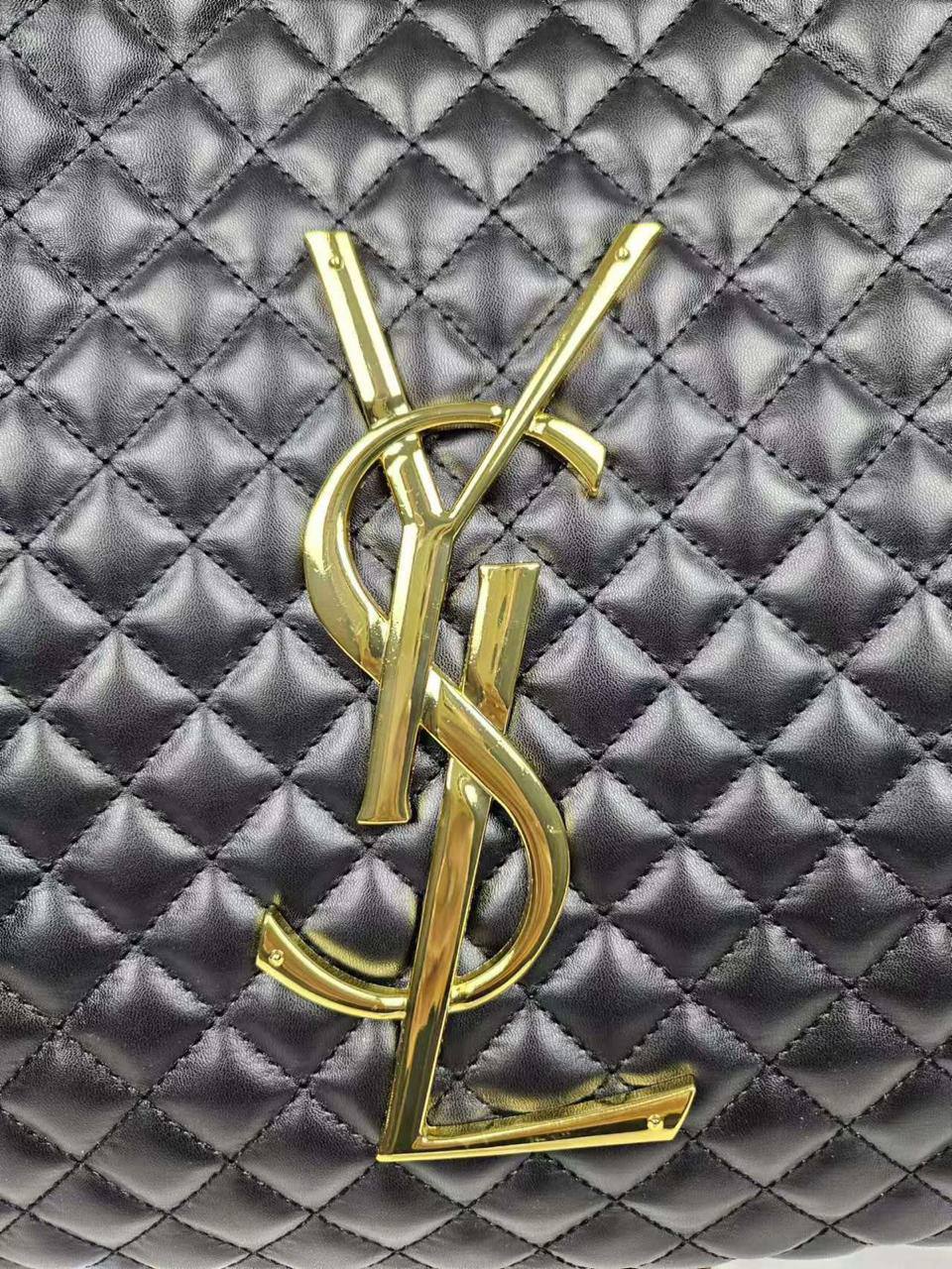 YSL
50*33*6 cm
85 dhs❤️

Zain17
♥️♥️♥️