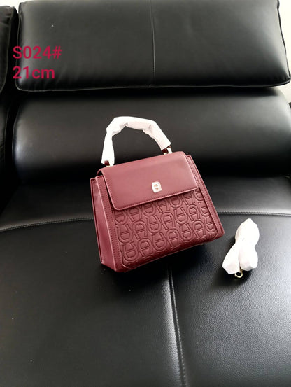 Aigner
100 dhs🇦🇪🇦🇪

size 21cm
High quality

Zain26
♥️♥️♥️