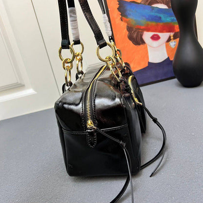 PRADA 
GOOD QUALITY 
100 dhs💛

Zain295