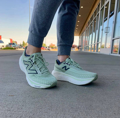 New balance fresh foam 1080V14 , Size 40 to 45 , 
250 dhs🪙🌨️

Zain196
♥️♥️♥️