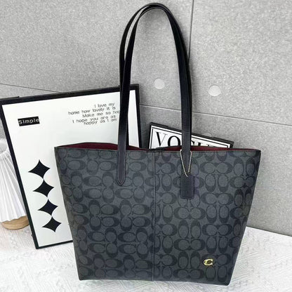 Coach
Wihh box 
75 dhs🇦🇪🇦🇪

Zain232
♥️♥️♥️