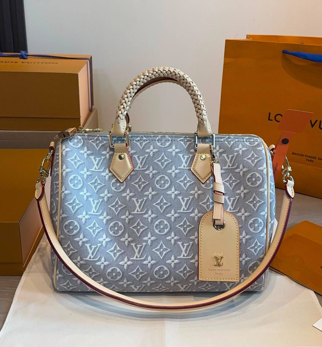 LV

COPY ONE 
NEW DESIGN 
265 dhs🇦🇪🇦🇪

Zain39
♥️♥️♥️